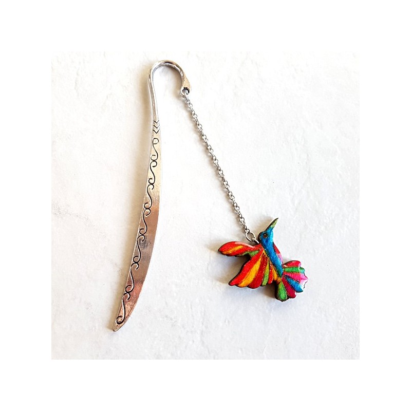 Ce marque-page oiseau Colibri multicolore et pailleté, véritable bijou de livre cadeau original pour petit ou grand lecteur Ce marque-page oiseau Colibri multicolore et pailleté, véritable bijou de livre cadeau original pour petit ou grand lecteur