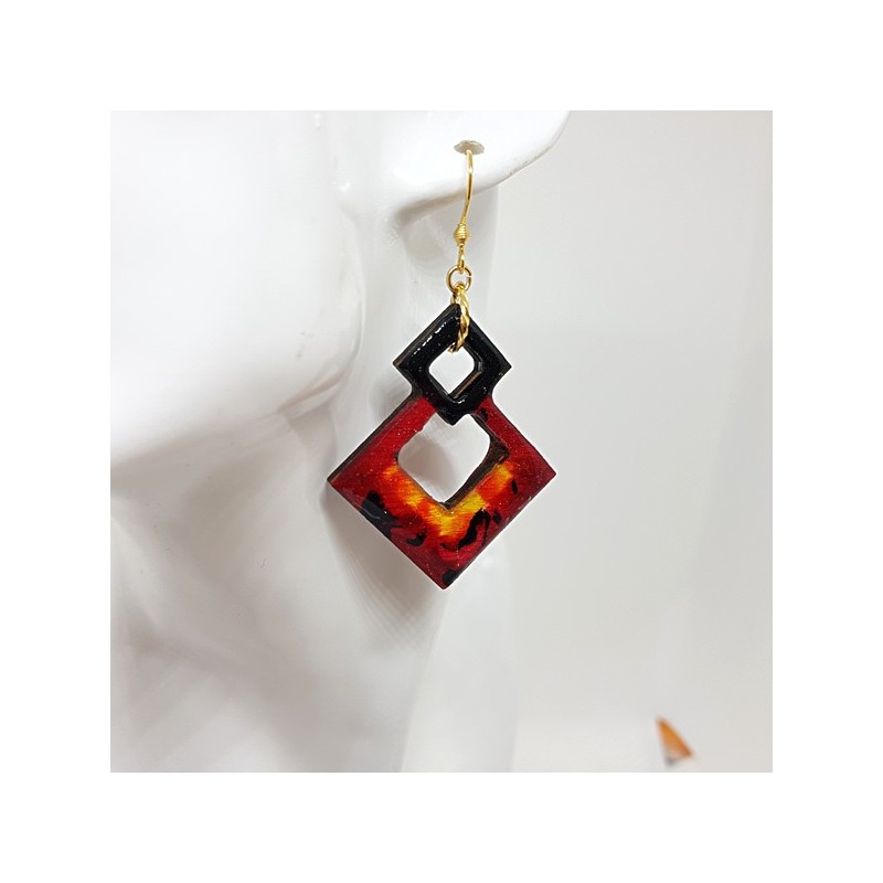 Paire de grandes boucles d'oreilles fantaisie losanges imbriqués couleur feu très légères Paire de grandes boucles d'oreilles fantaisie losanges imbriqués couleur feu très légères