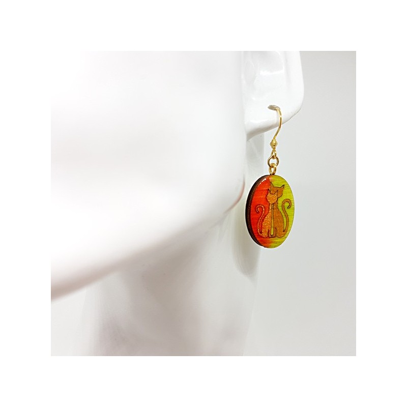 Boucle oreille fantaisie chat tons vert anis orange et doré Boucle oreille fantaisie chat tons vert anis orange et doré