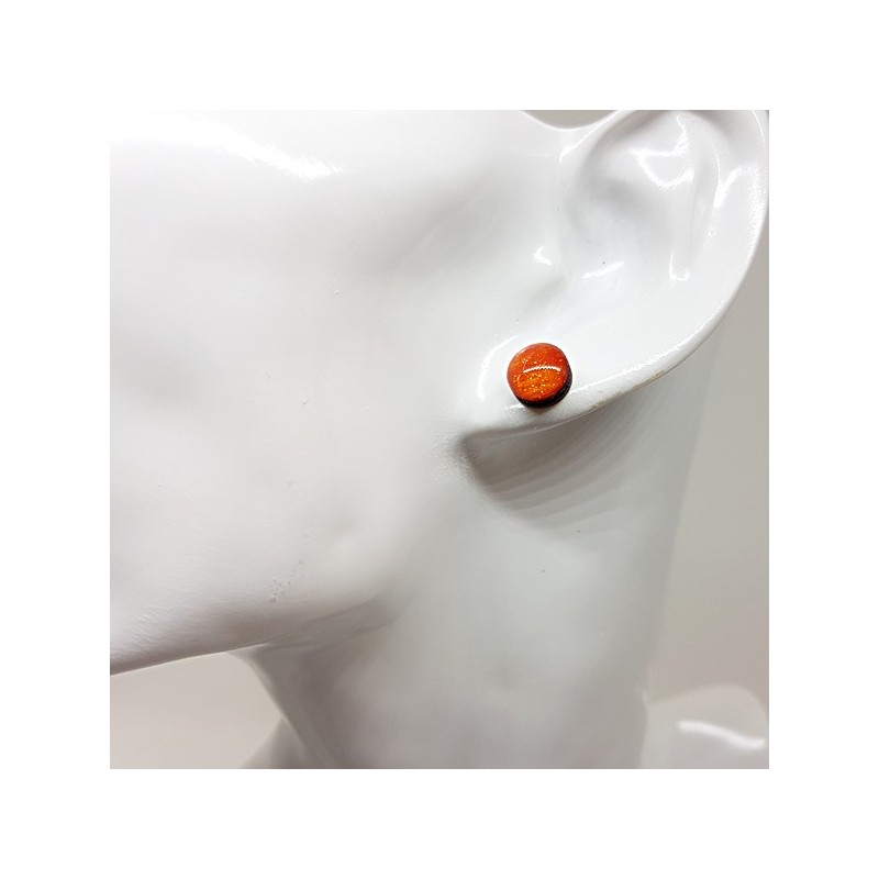 Puce ou bouton d'oreille orange pailleté et scintillant prix doux couleurs profondes aspect émail Puce ou bouton d'oreille orange pailleté et scintillant prix doux couleurs profondes aspect émail