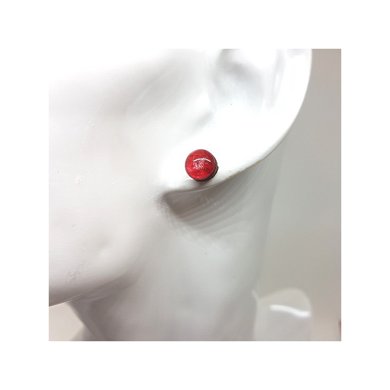 Bouton ou puce d'oreille rouge pailleté doré et scintillant prix doux couleurs profondes aspect émail Bouton ou puce d'oreille rouge pailleté doré et scintillant prix doux couleurs profondes aspect émail