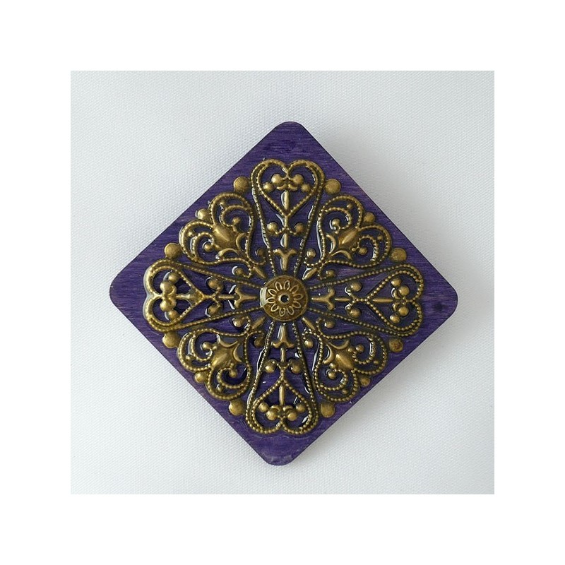 Broche style baroque ou médiéval verte Broche style baroque ou médiéval verte