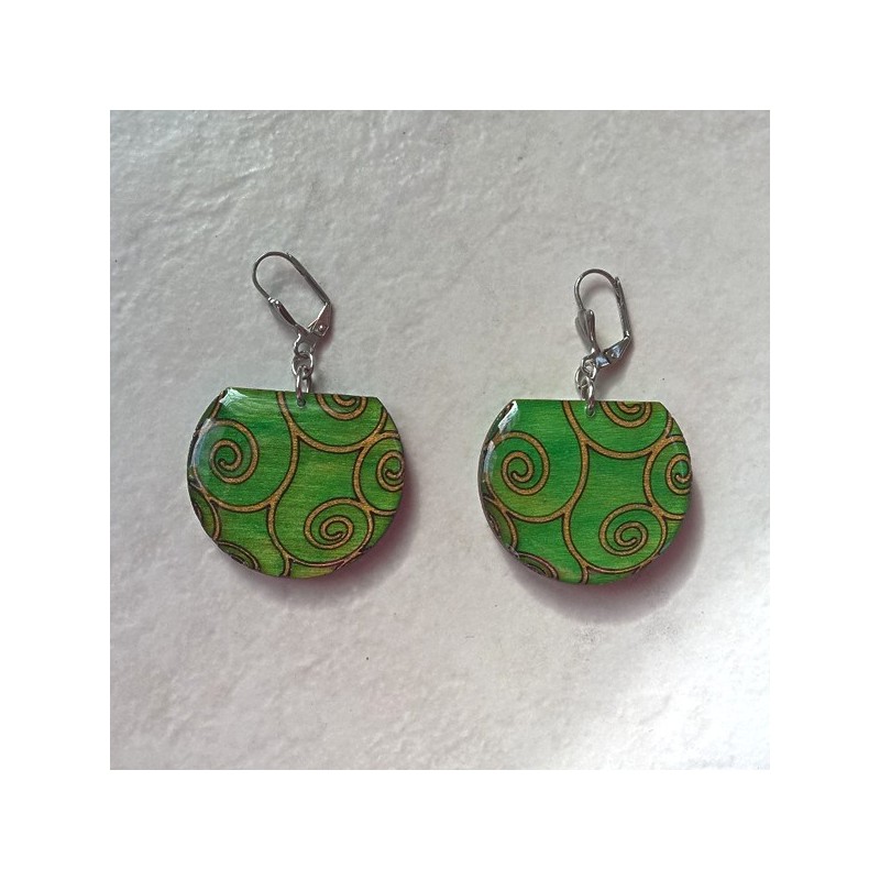 Boucle d'oreille fantaisie verte à spirale Boucle d'oreille fantaisie verte à spirale