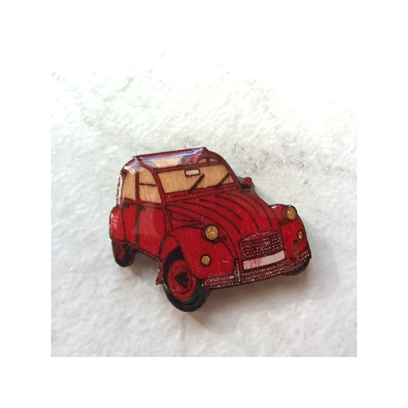 Broche originale 2 cv rouge (voiture mythique), bijou de créateur émaillé à froid couleurs profondes Broche originale 2 cv rouge (voiture mythique), bijou de créateur émaillé à froid couleurs profondes