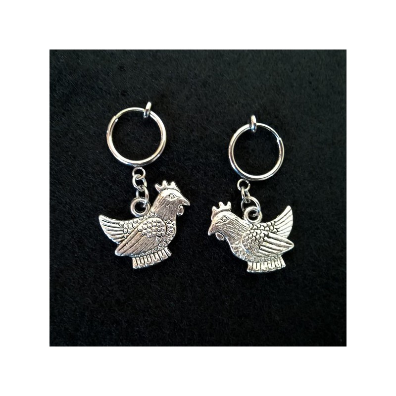 Boucle d'oreille oreille non percée poule montée sur créole à entrouvrir originale et pas chère Boucle d'oreille oreille non percée poule montée sur créole à entrouvrir originale et pas chère