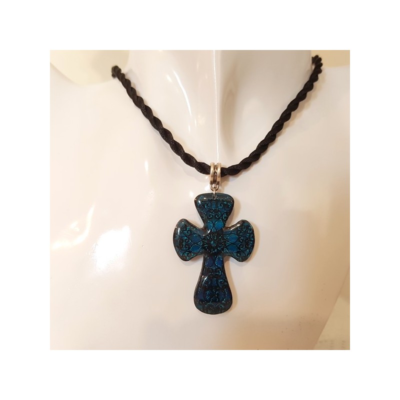 Pendentif femme Croix baroque bleue, bijou artisanal signé au dos Pendentif femme Croix baroque bleue, bijou artisanal signé au dos