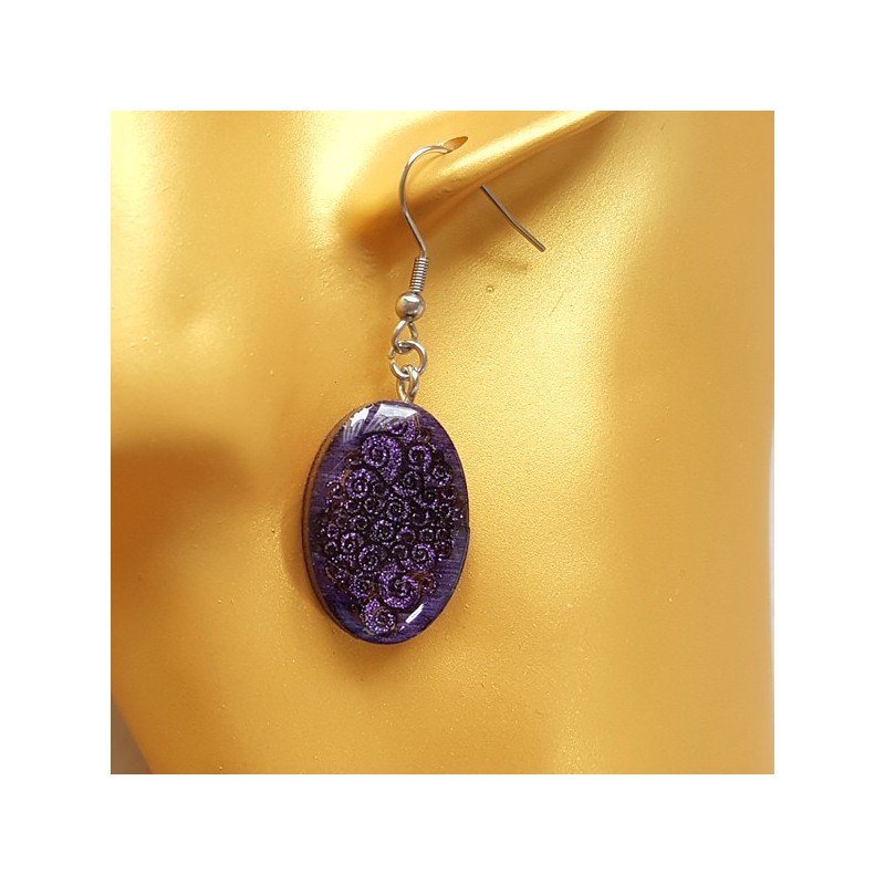 Boucle d'oreille artisanale ovale spirale violet, bijou artisanal décoré à la main Boucle d'oreille artisanale ovale spirale violet, bijou artisanal décoré à la main