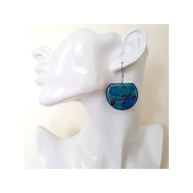 Boucles d'oreilles pendantes femme argent et bulles bleues, créées et décorées à la main par Clémentine Boucles d'oreilles pendantes femme argent et bulles bleues, créées et décorées à la main par Clémentine