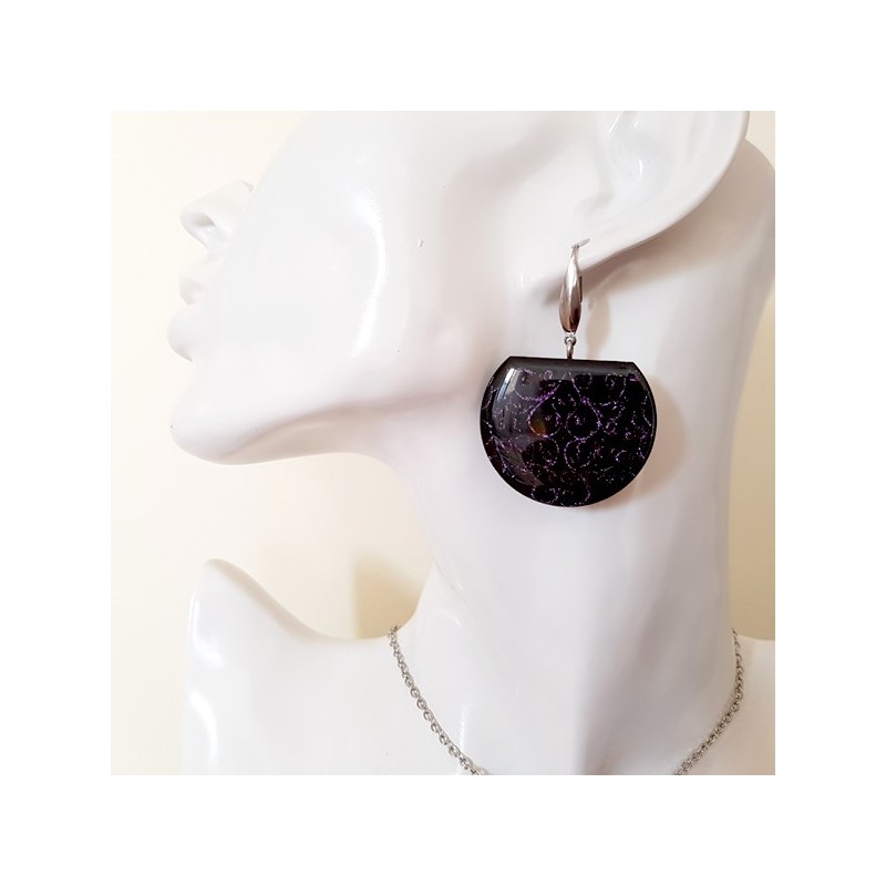 Boucle d'oreille femme fantaisie noir et violet scintillant, style médiéval, bijou fantaisie signé Boucle d'oreille femme fantaisie noir et violet scintillant, style médiéval, bijou fantaisie signé