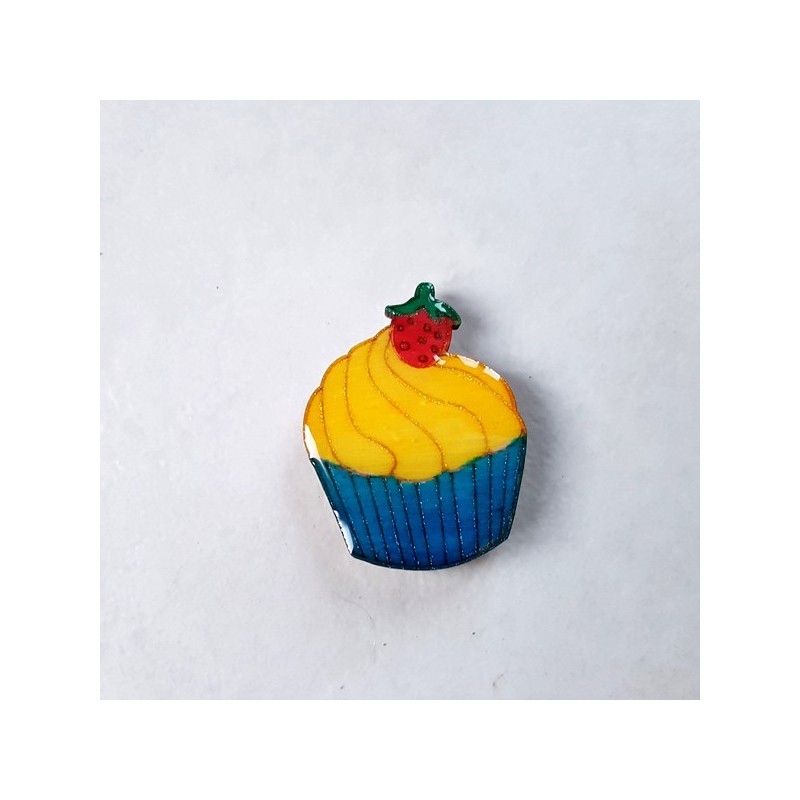 Magnet collection Cupcake bleu jaune fraise, cadeau utile pour grands et petits gourmands ou pas, décor à la main Magnet collection Cupcake bleu jaune fraise, cadeau utile pour grands et petits gourmands ou pas, décor à la main