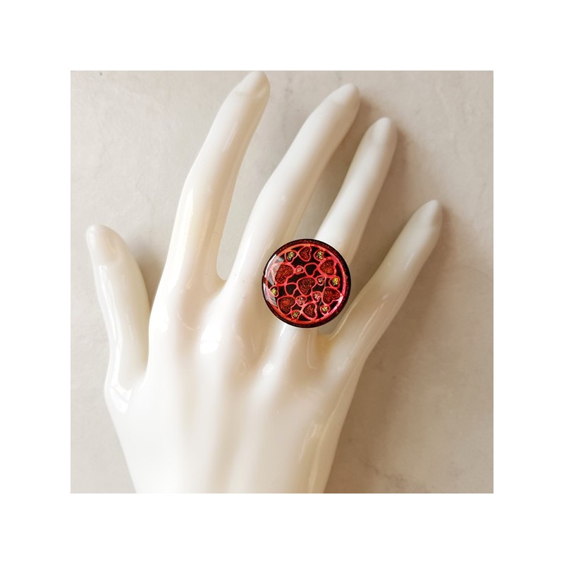 Bague artisanale coeur noir à rouge, créé par Clémentine Artisan d'art Bague artisanale coeur noir à rouge, créé par Clémentine Artisan d'art