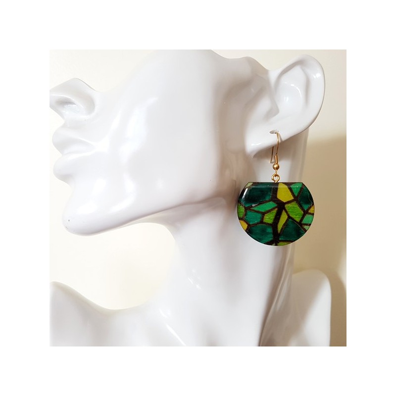 Boucles d'oreilles pendantes vitrail vert, bijou original signé, boucles d'oreilles pendantes monture acier inox Boucles d'oreilles pendantes vitrail vert, bijou original signé, boucles d'oreilles pendantes monture acier inox