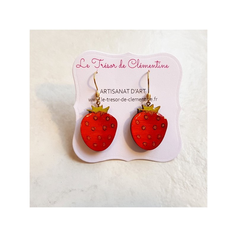 Boucle d'oreille pendentif doré en forme de Fraise vert et rose Boucle d'oreille pendentif doré en forme de Fraise vert et rose