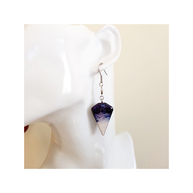 Boucle d'oreille artisanale violet blanc et pailleté triangle tronqué Boucle d'oreille artisanale violet blanc et pailleté triangle tronqué