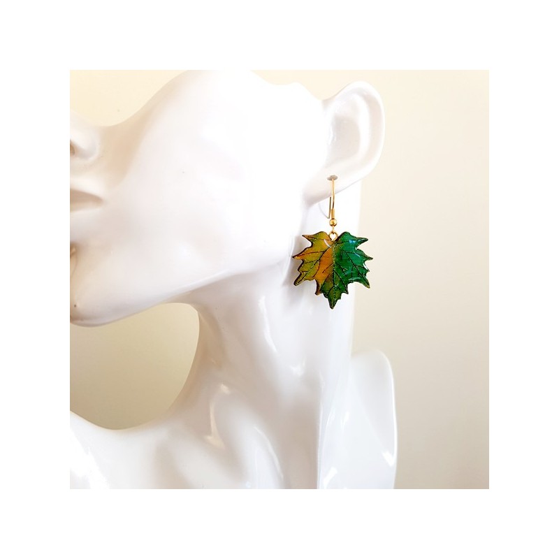Boucle d'oreille artisanale feuille érable printemps vert à jaune Boucle d'oreille artisanale feuille érable printemps vert à jaune