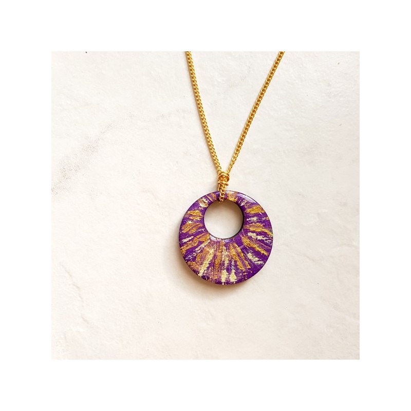 Collier artisanal violet et or chaîne dorée léger et confortable Collier artisanal violet et or chaîne dorée léger et confortable