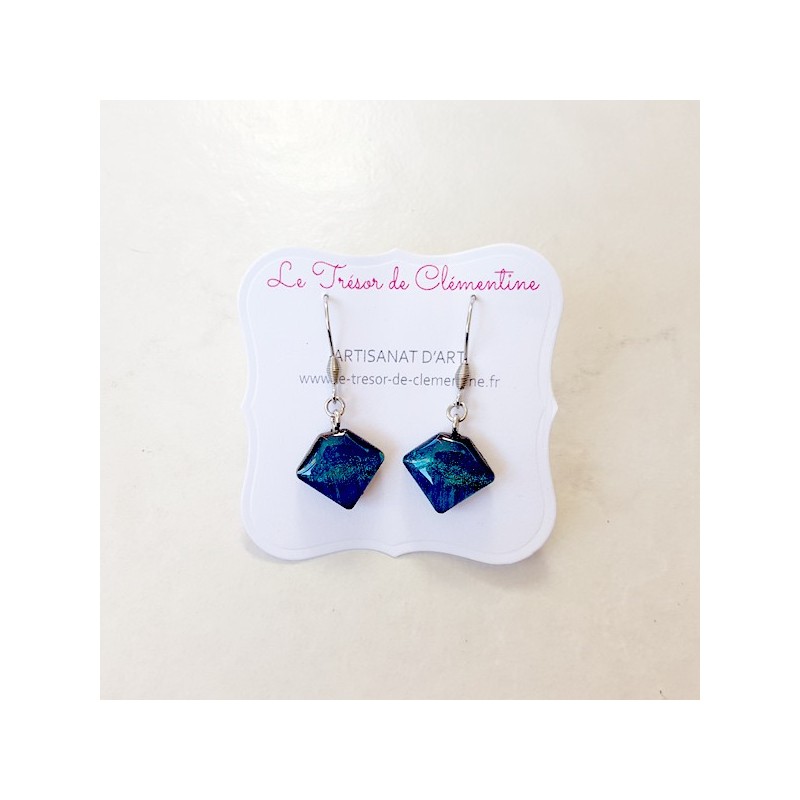 Boucles d'oreilles fantaisie berlingot turquoise à bleu et scintillant Boucles d'oreilles fantaisie berlingot turquoise à bleu et scintillant