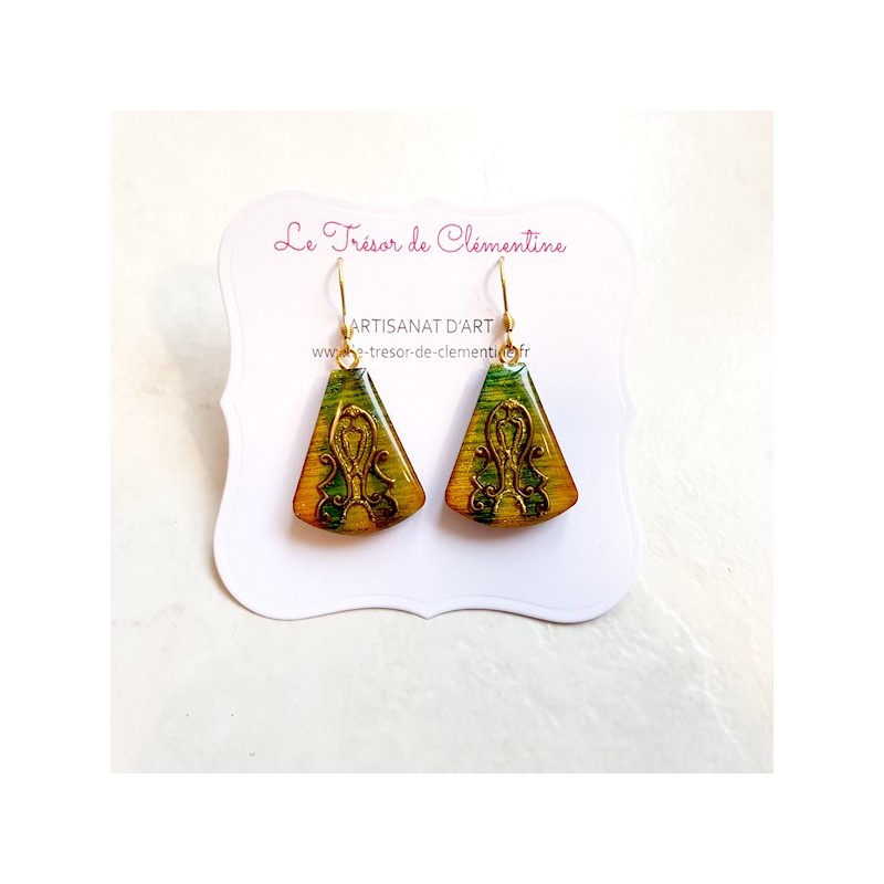 Boucle oreille fantaisie romantique tons cuivre et vert métal triangle tronqué Boucle oreille fantaisie romantique tons cuivre et vert métal triangle tronqué