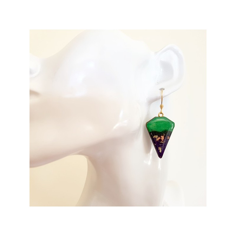 Boucle d'oreille pendante vert, violet et pailleté or triangle tronqué Boucle d'oreille pendante vert, violet et pailleté or triangle tronqué