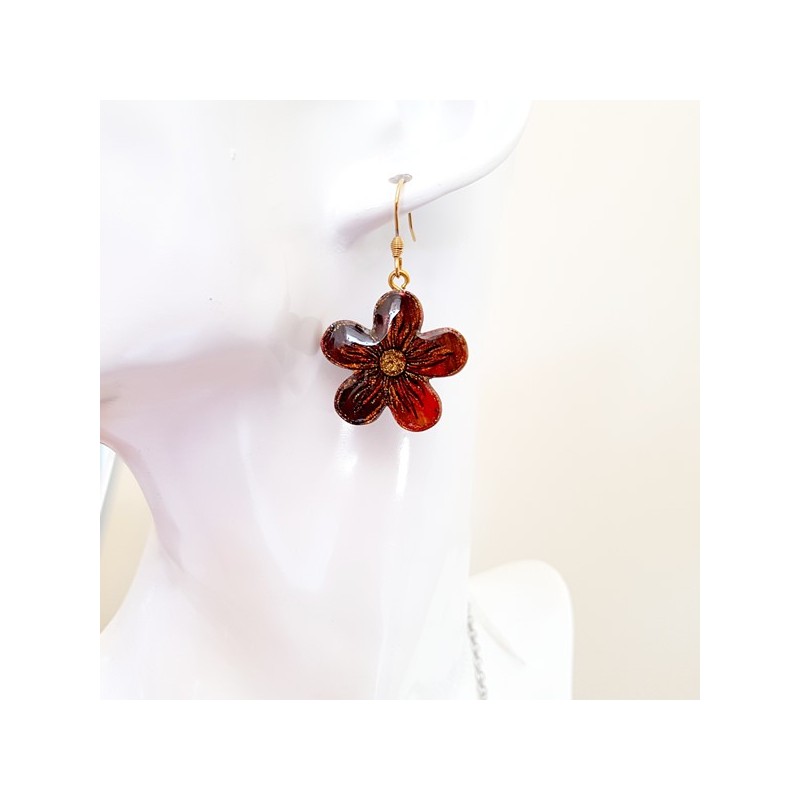 Boucle d'oreille pour femme avec fleur brun à mordoré Boucle d'oreille pour femme avec fleur brun à mordoré